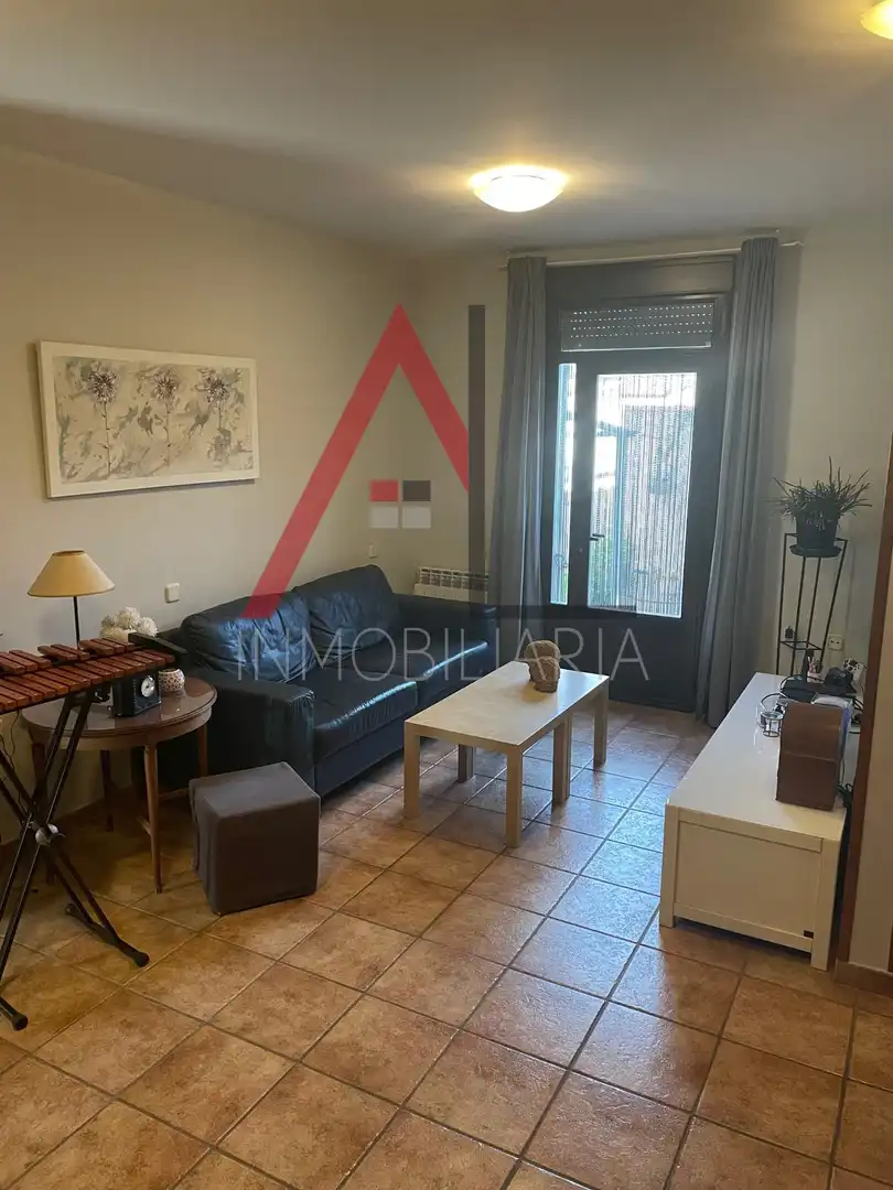 Sala d'estar de Casa o xalet en venda en Navas de Oro amb Calefacció, Jardí privat i Parquet
