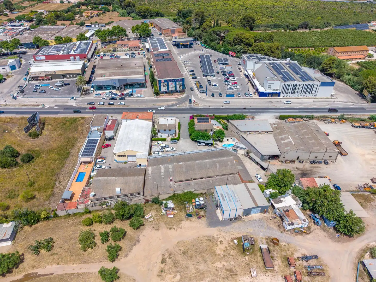 Vista exterior de Nau industrial en venda en Vinyols i els Arcs