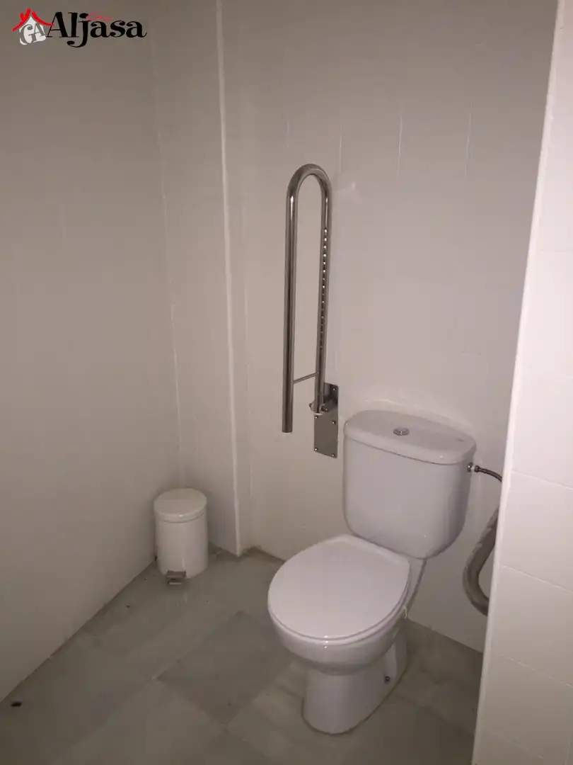 Badezimmer von Geschaftsraum zum Verkauf in Bailén