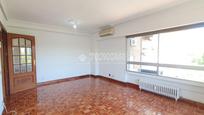 Bedroom of Flat for sale in  Madrid Capital  with Air Conditioner