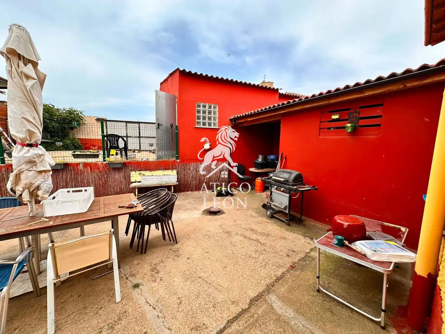 Exterior view of Houses for sale in Valdefresno  with Heating, Private garden and Storage room
