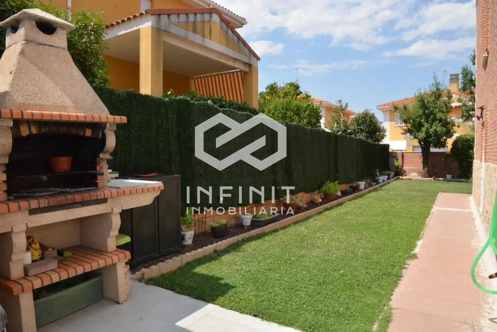 Jardí de Casa adosada en venda en Torrejón del Rey amb Calefacció, Jardí privat i Terrassa