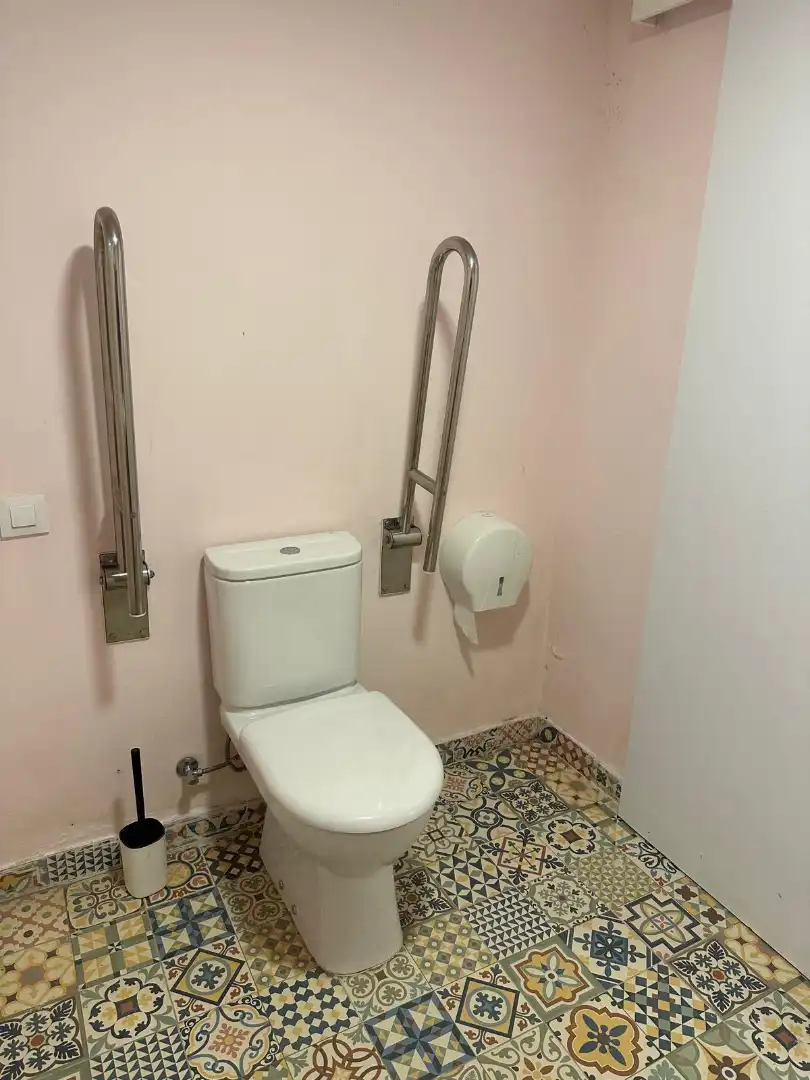 Badezimmer von Geschaftsraum zum Verkauf in Capdepera mit Klimaanlage und Terrasse