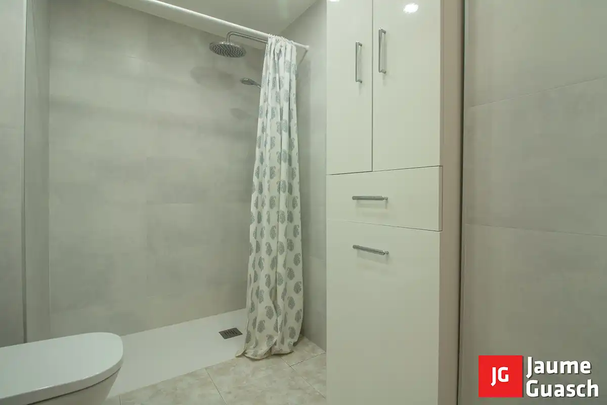 Bathroom of Flat for sale in Torredembarra  with Air Conditioner, Heating and Oven