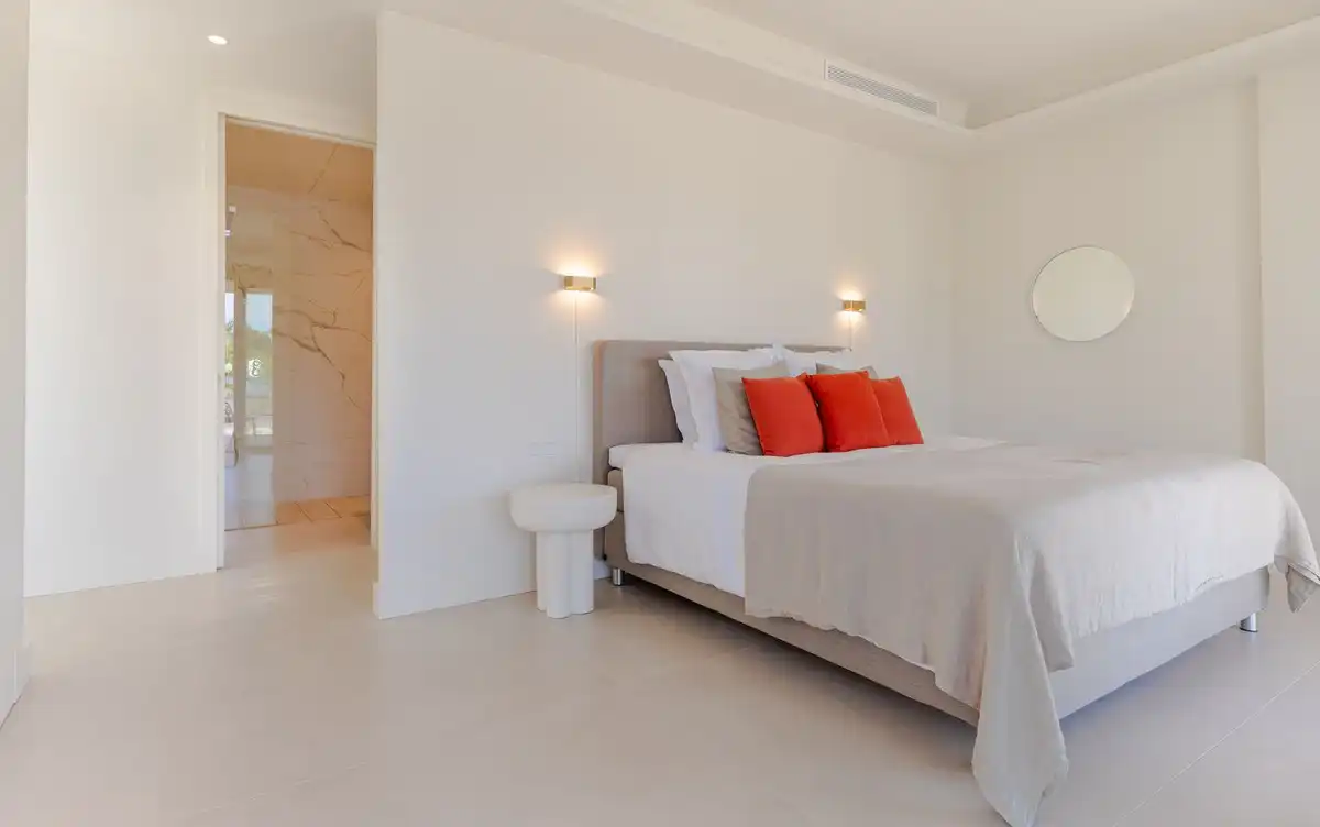 Schlafzimmer von Dachboden zum Verkauf in Marbella mit Klimaanlage, Terrasse und Abstellraum