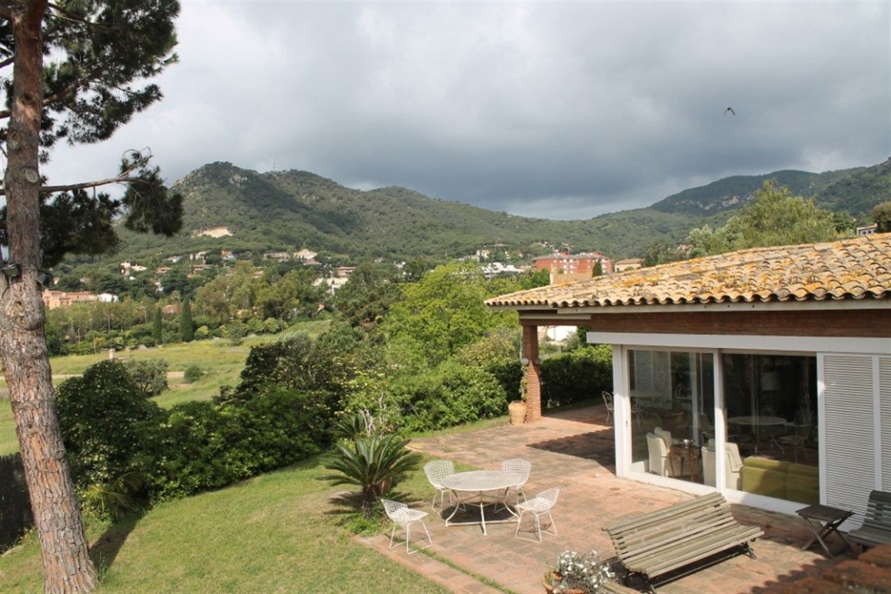 Jardí de Casa o xalet en venda en Cabrera de Mar amb Aire condicionat, Jardí privat i Piscina