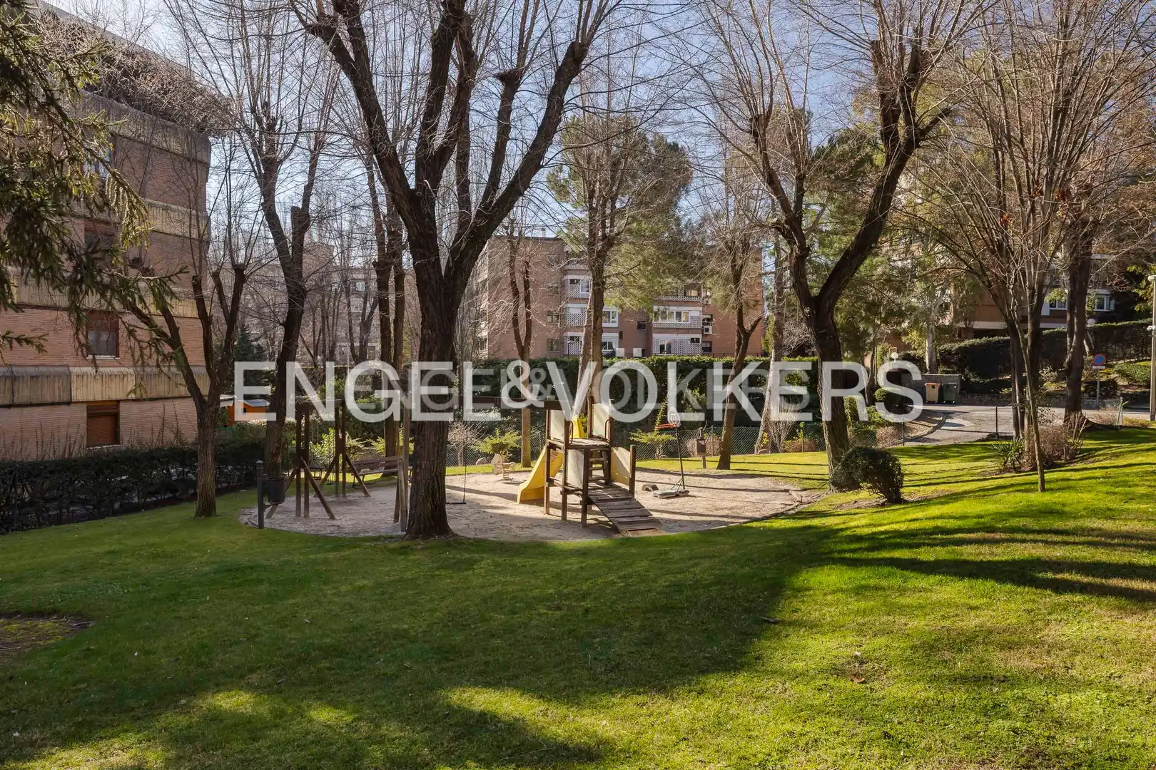 Vista exterior de Pis en venda en La Moraleja amb Aire condicionat, Calefacció i Terrassa