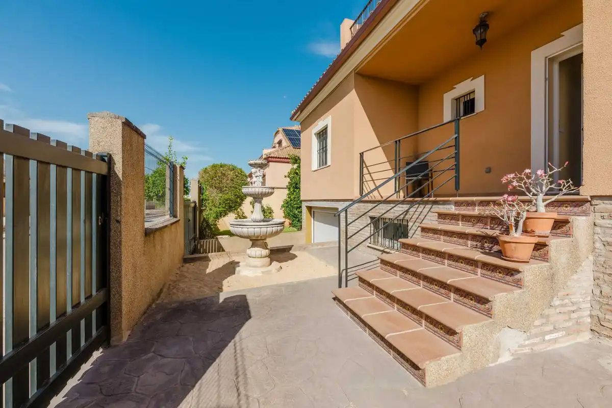 Terrassa de Casa o xalet en venda en Almensilla amb Aire condicionat, Calefacció i Jardí privat