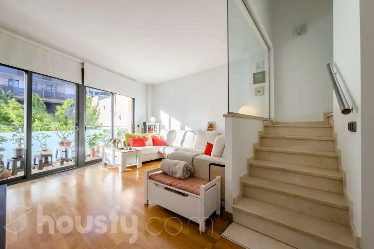 Sala de estar de Casa o chalet en venta en Barcelona con Aire acondicionado, Calefacción y Jardín privado