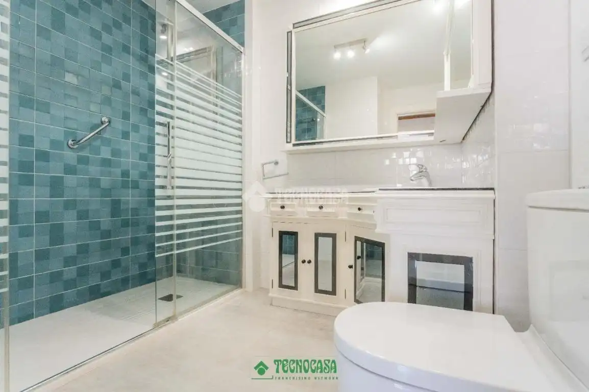 Baño de Piso en venta en Almería con Aire acondicionado