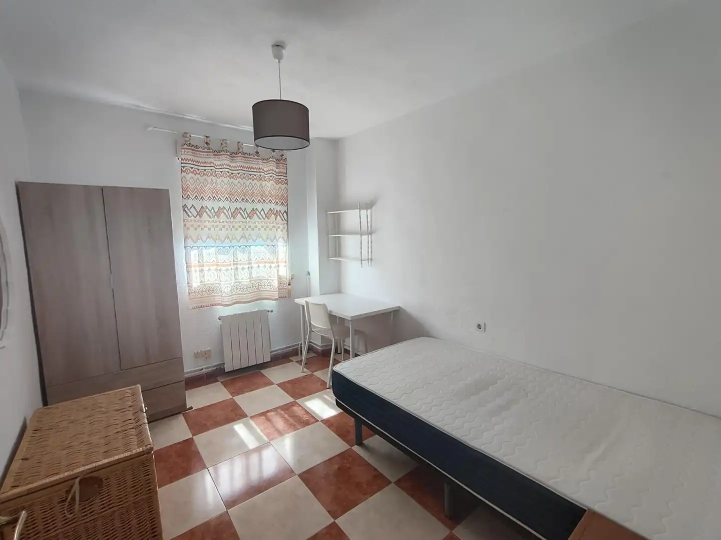 Habitación de Apartamento de alquiler en Granada