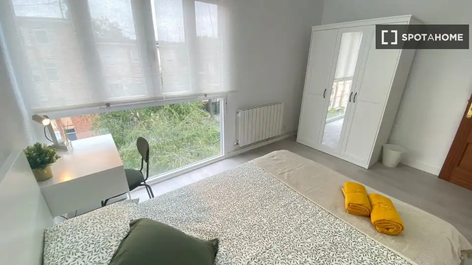 Bedroom of Flat for rent in Madrid  with Air Conditioner, Heating and Furnished