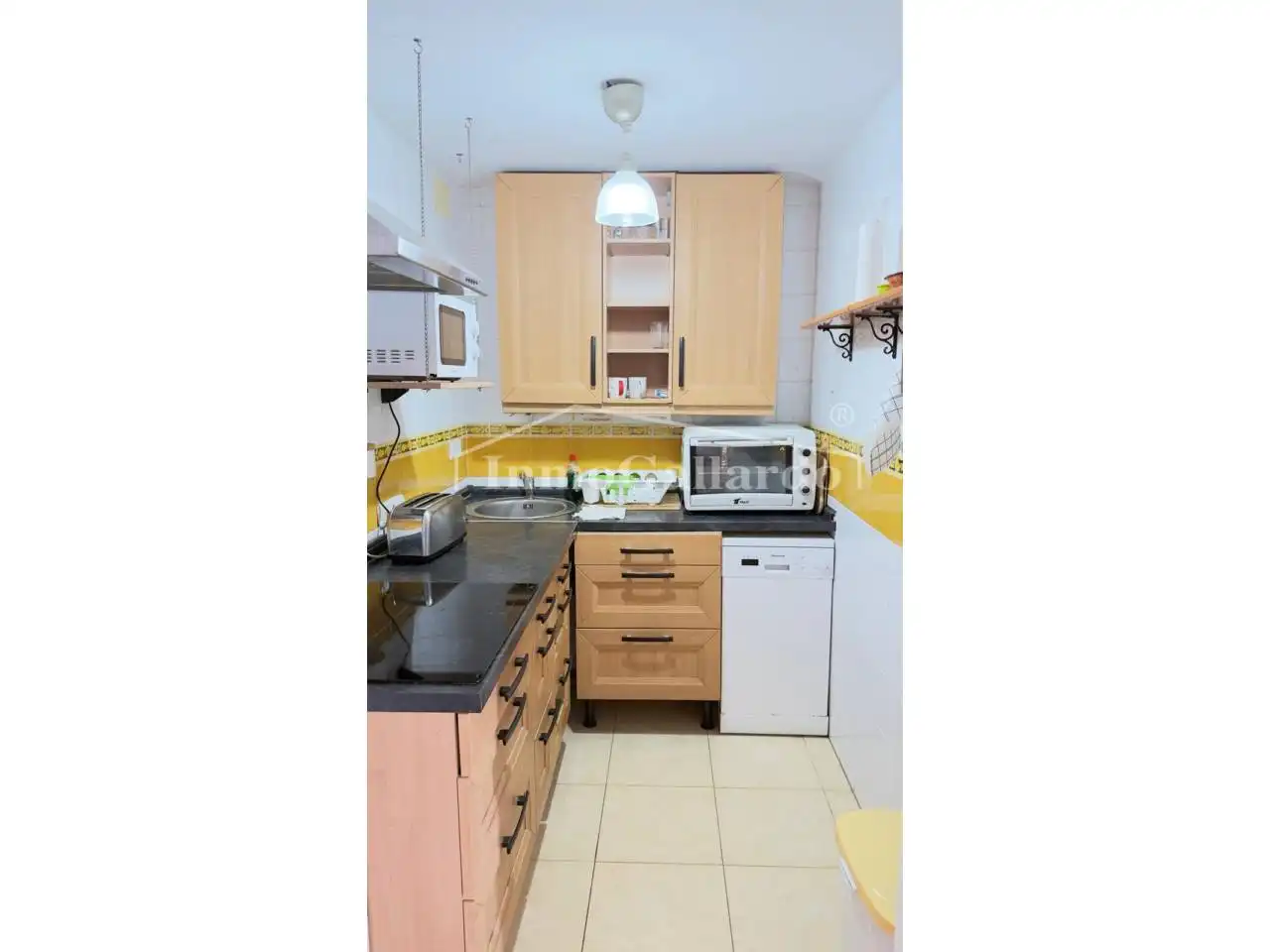 Cocina de Piso de alquiler en Vélez-Málaga con Terraza, Amueblado y Piscina comunitaria