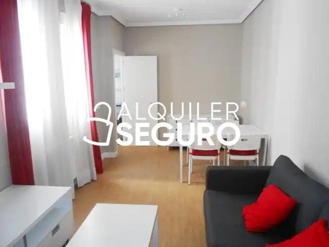 Schlafzimmer von Wohnung zur Miete in Madrid mit Heizung und Möbliert