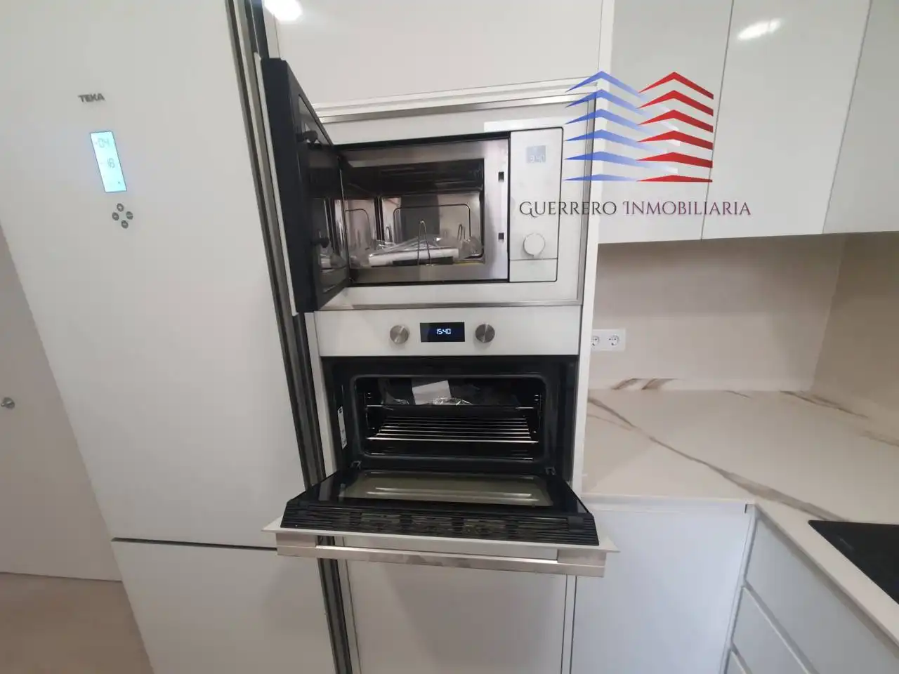 Cuina de Apartament de lloguer en Madrid amb Aire condicionat, Calefacció i Alarma