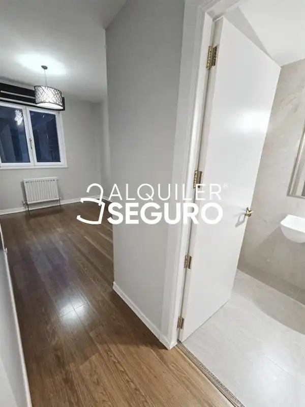 Habitación de Piso de alquiler en Madrid con Calefacción, Terraza y Trastero