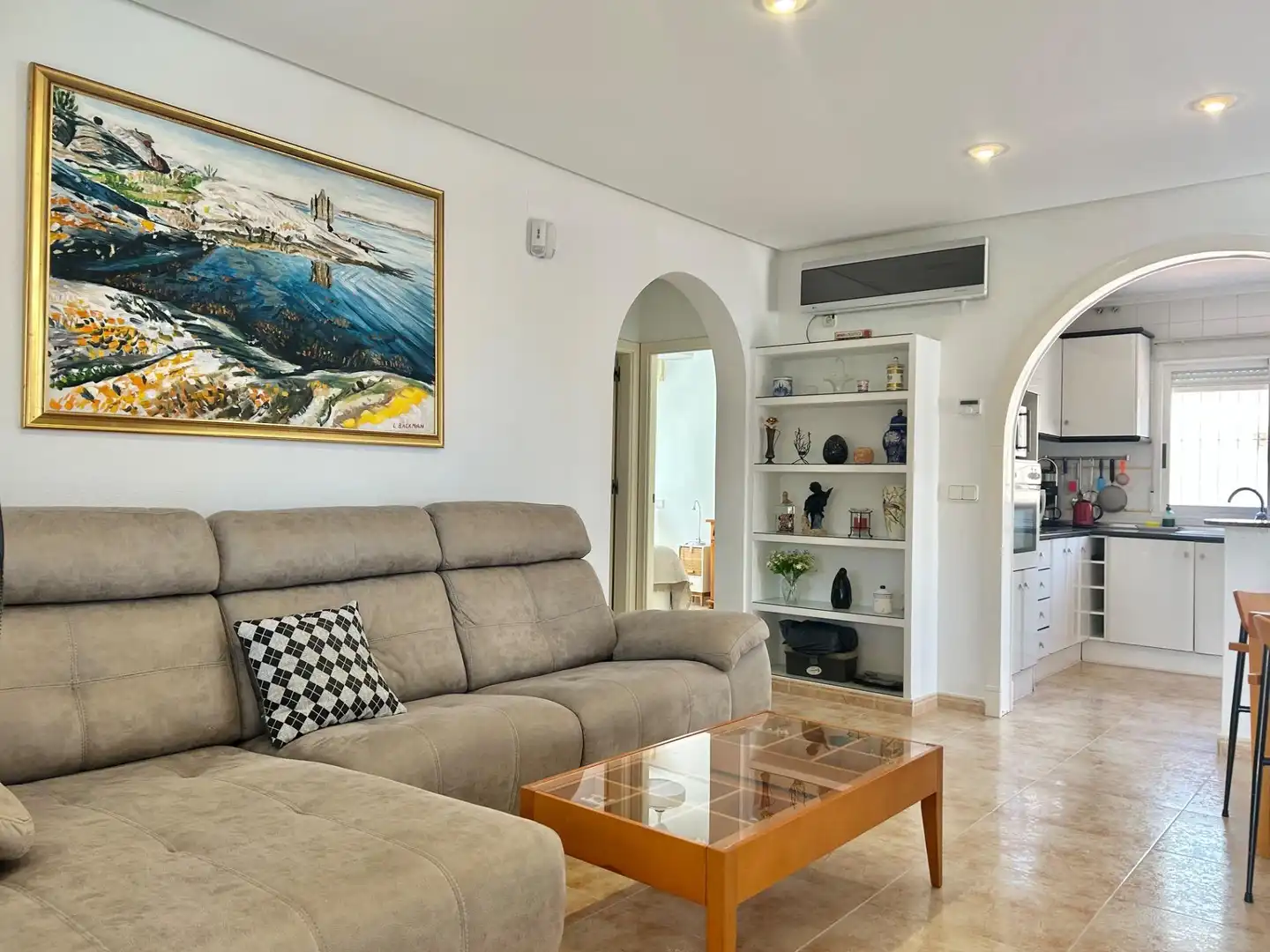 Sala d'estar de Casa o xalet en venda en Torrevieja amb Aire condicionat, Calefacció i Jardí privat