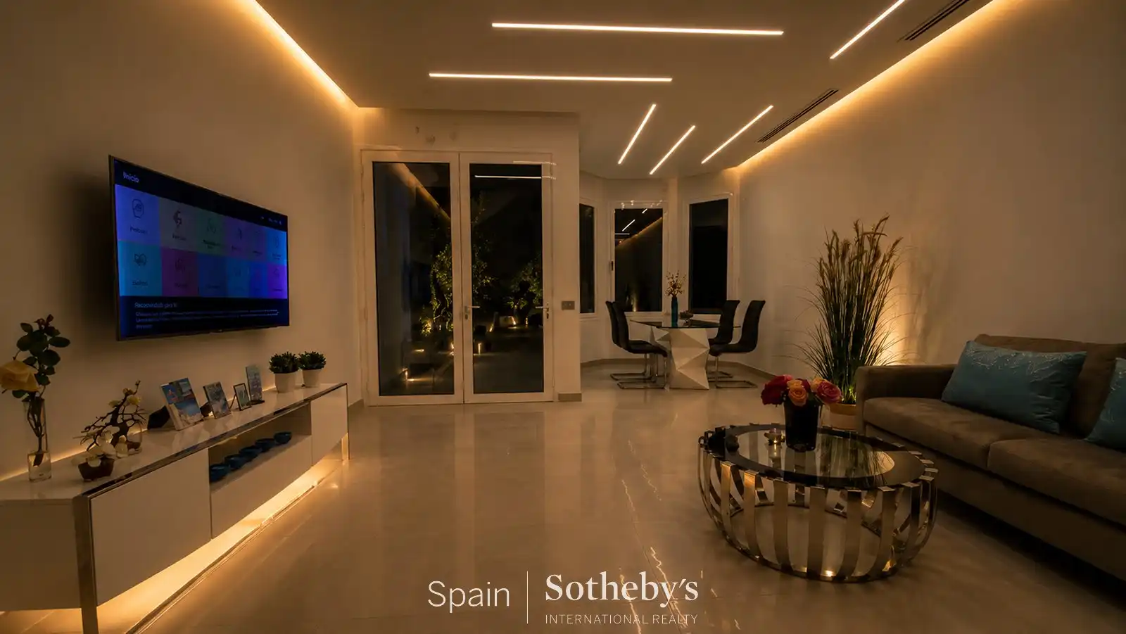 Sala de estar de Casa o chalet en venta en Adeje con Aire acondicionado, Terraza y Piscina comunitaria