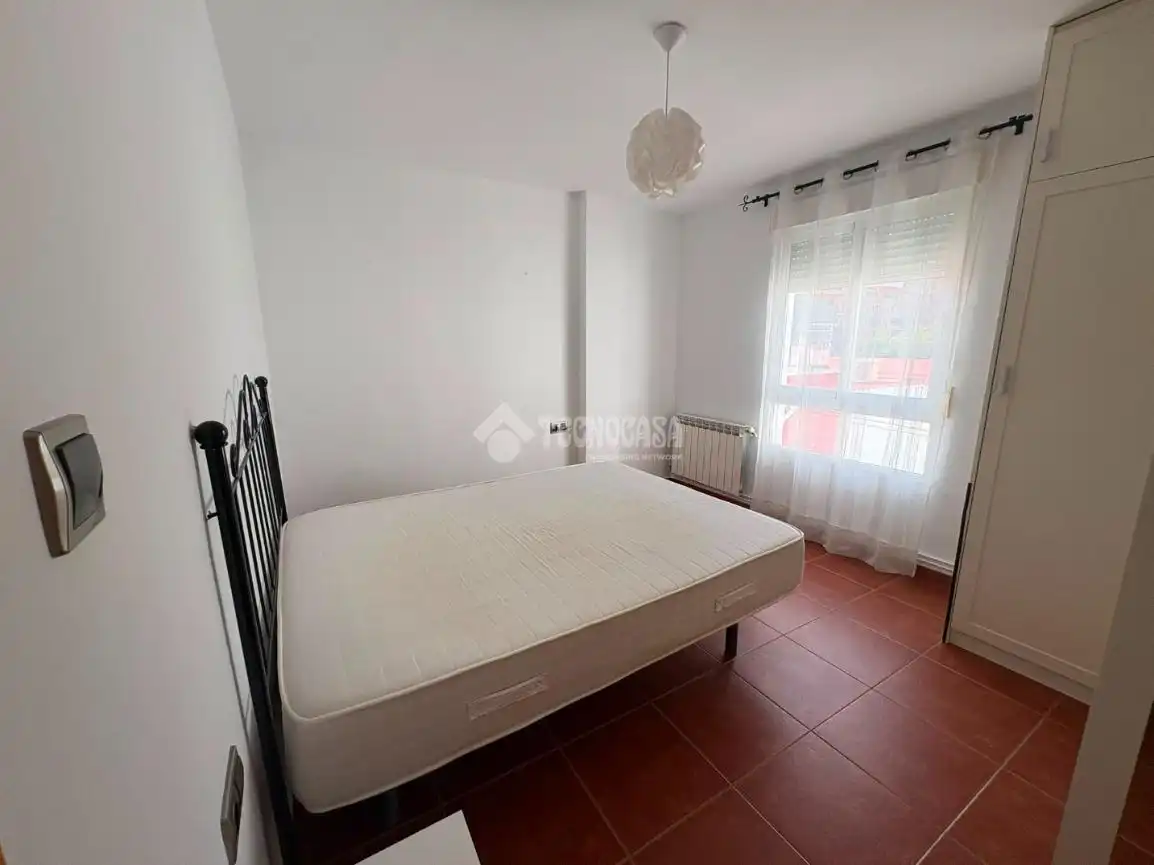 Dormitori de Pis en venda en Jaén amb Aire condicionat i Terrassa