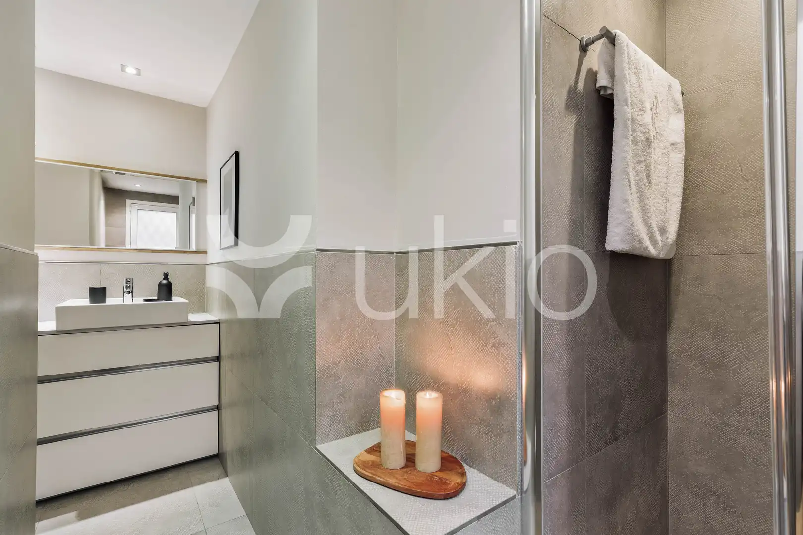 Bany de Apartament de lloguer en Barcelona amb Aire condicionat, Calefacció i Moblat