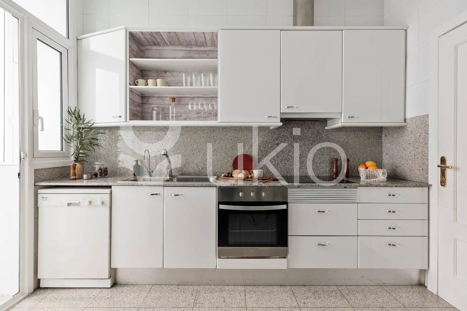 Cuina de Apartament de lloguer en Barcelona amb Aire condicionat, Calefacció i Moblat