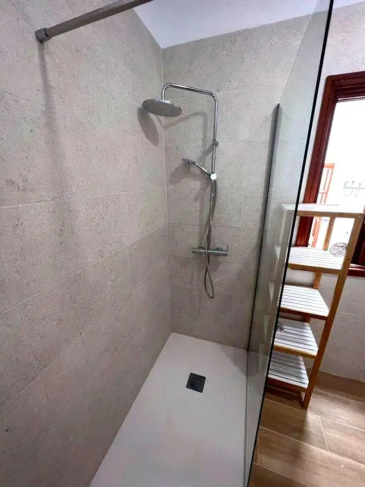Room in Bartolome Benitez, Gracia