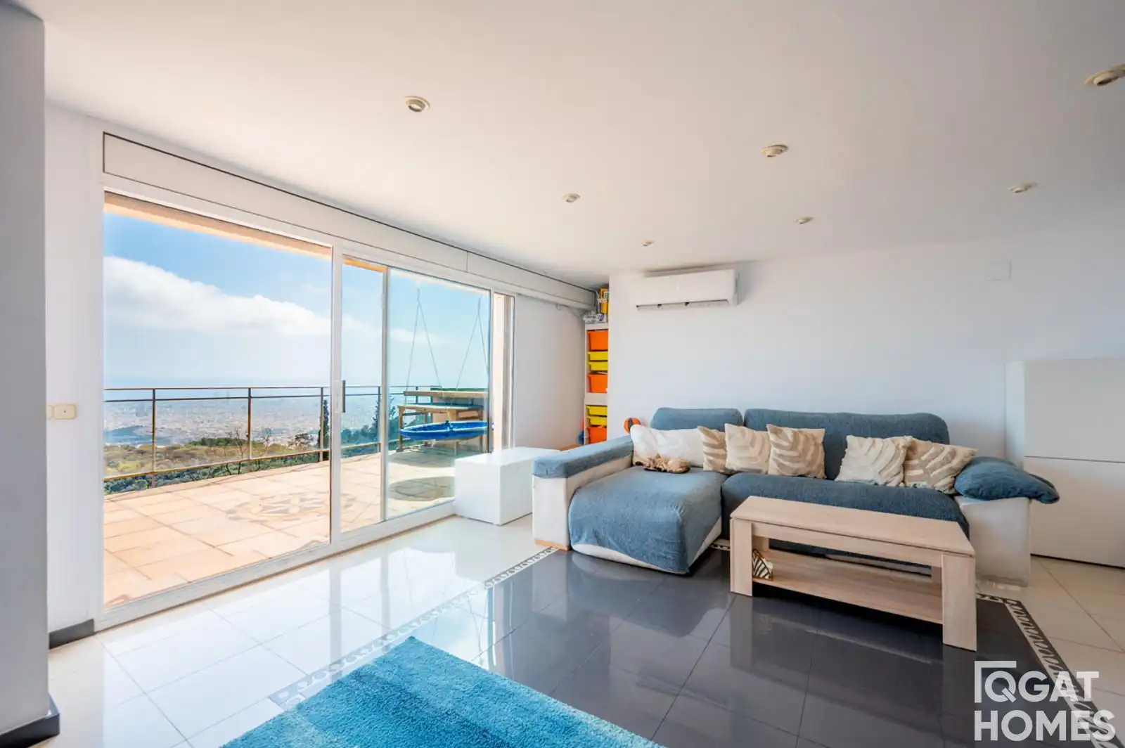 Sala d'estar de Casa o xalet en venda en Barcelona amb Aire condicionat, Calefacció i Jardí privat