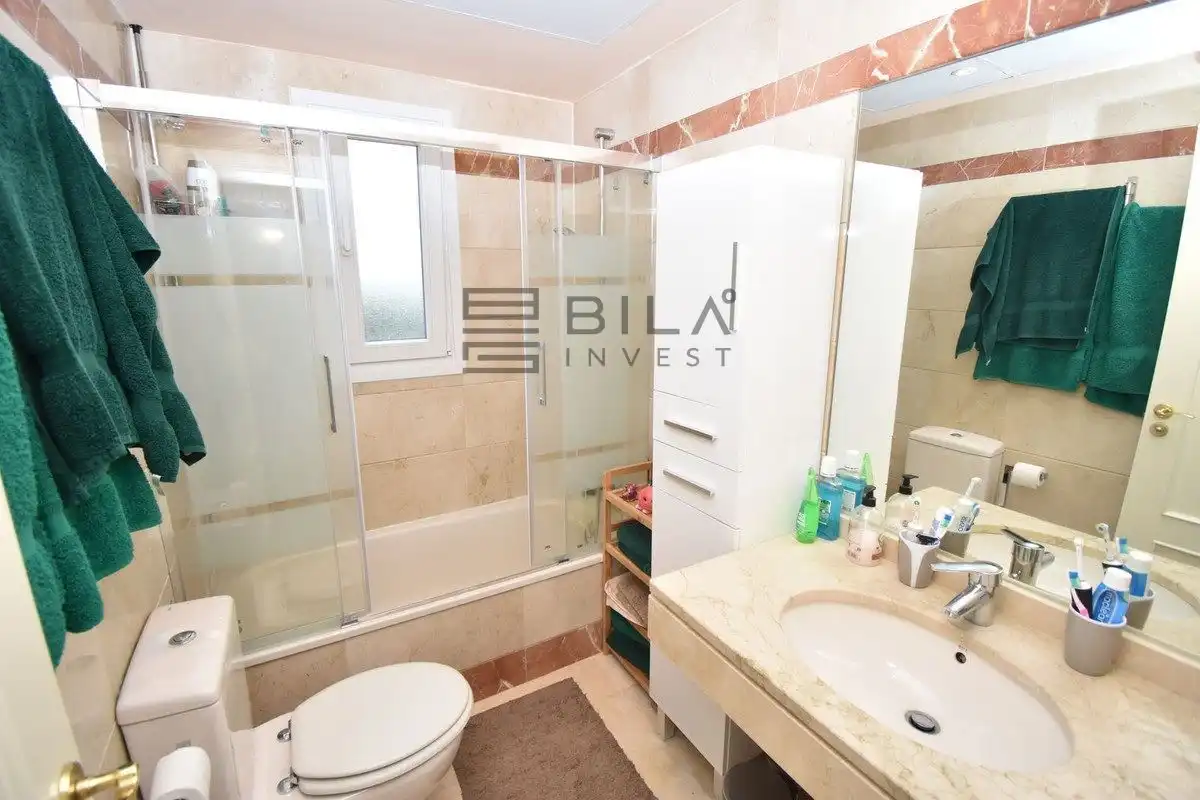 Badezimmer von Dachboden zum Verkauf in Mijas mit Klimaanlage, Terrasse und Abstellraum