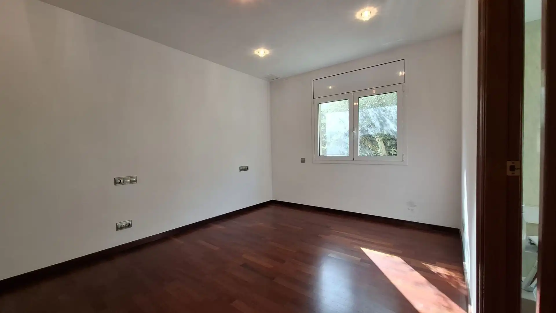 Dormitori de Casa o xalet en venda en Vallirana amb Aire condicionat i Terrassa