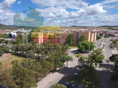 Vista exterior de Pis en venda en Cáceres Capital amb Calefacció i Moblat