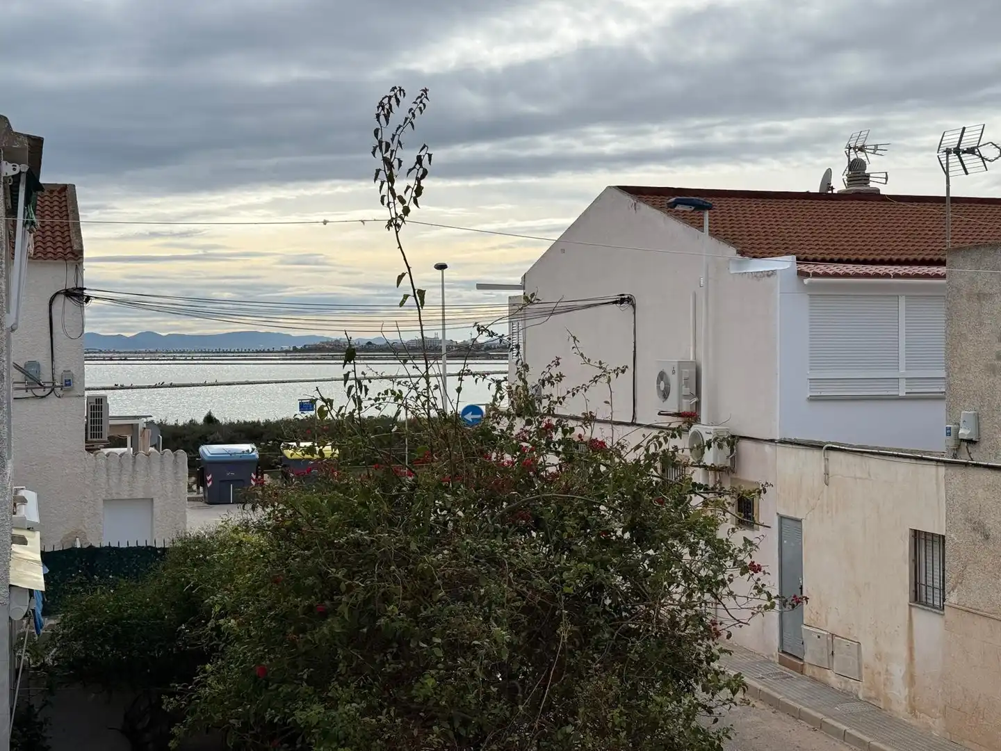 Vista exterior de Casa o chalet en venta en San Pedro del Pinatar con Aire acondicionado, Terraza y Trastero