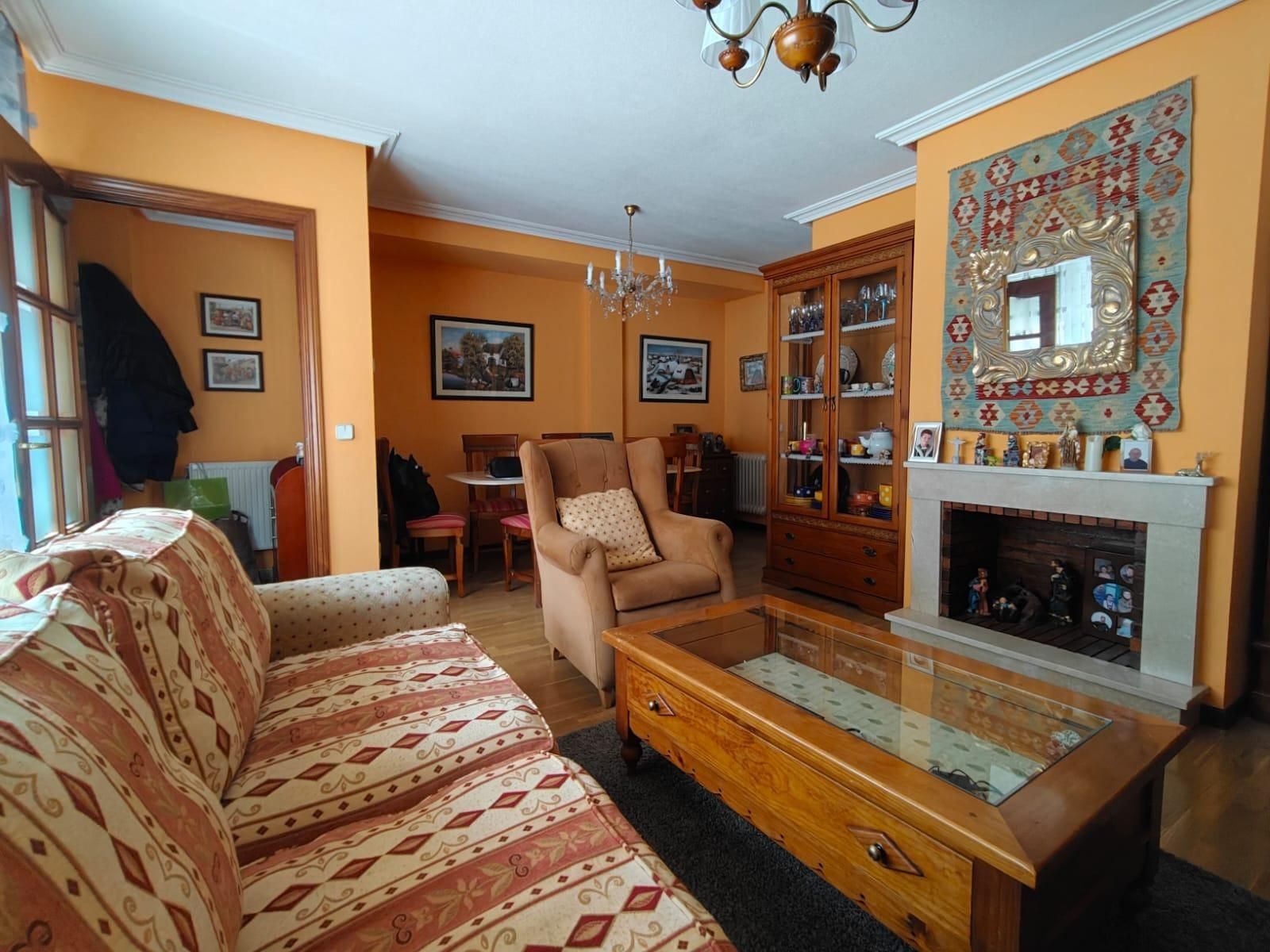 Living room of House or chalet for sale in Salamanca Capital  with Heating, Private garden and Parquet flooring