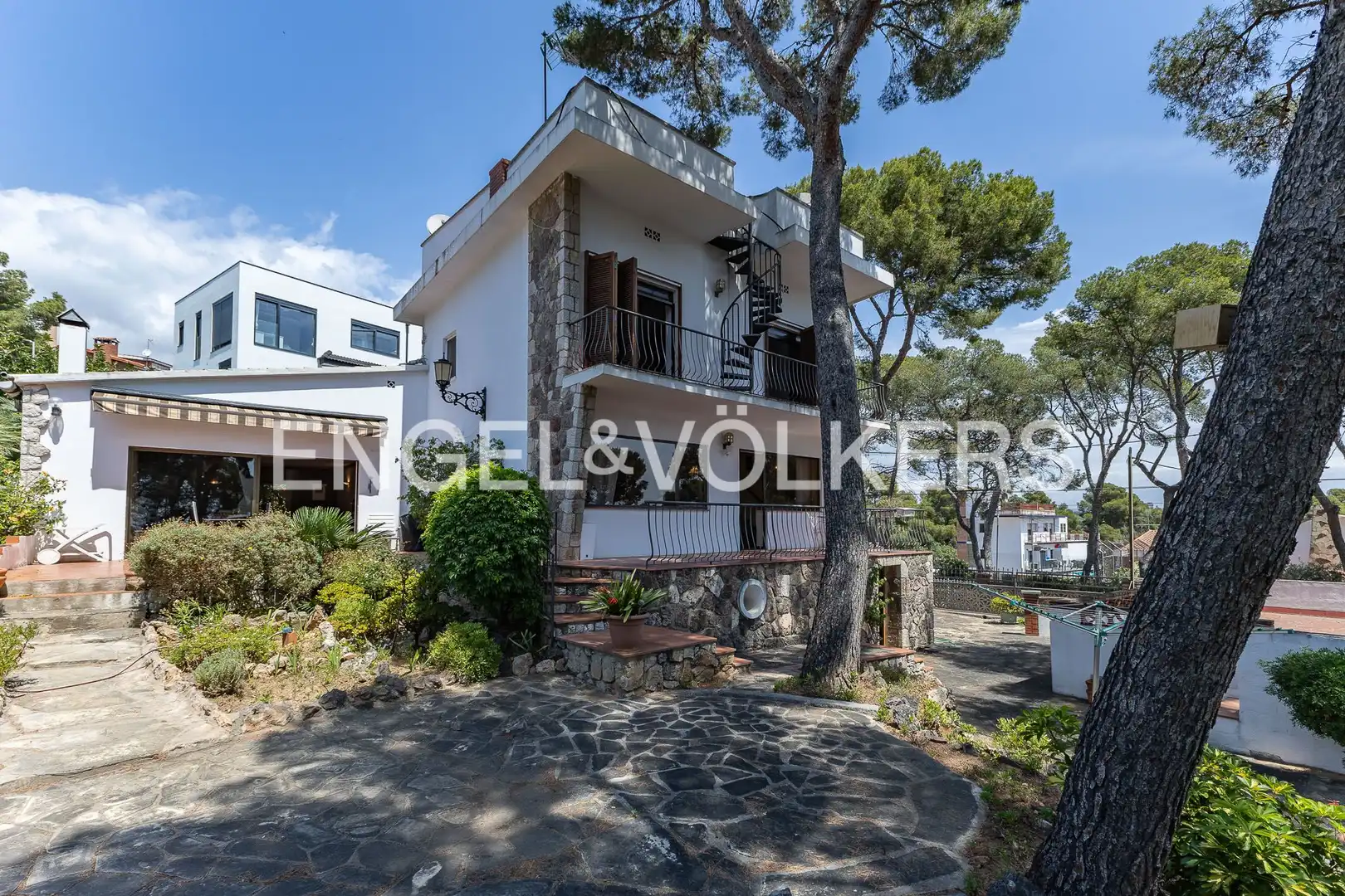 House with terrace for sale in Montmar