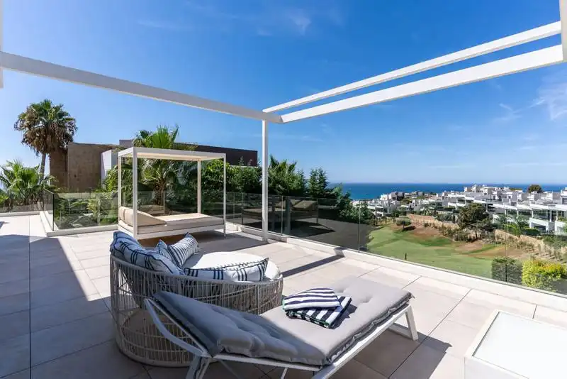 Casa amb terrassa en venda a Elviria - Cabopino, imagen 2
