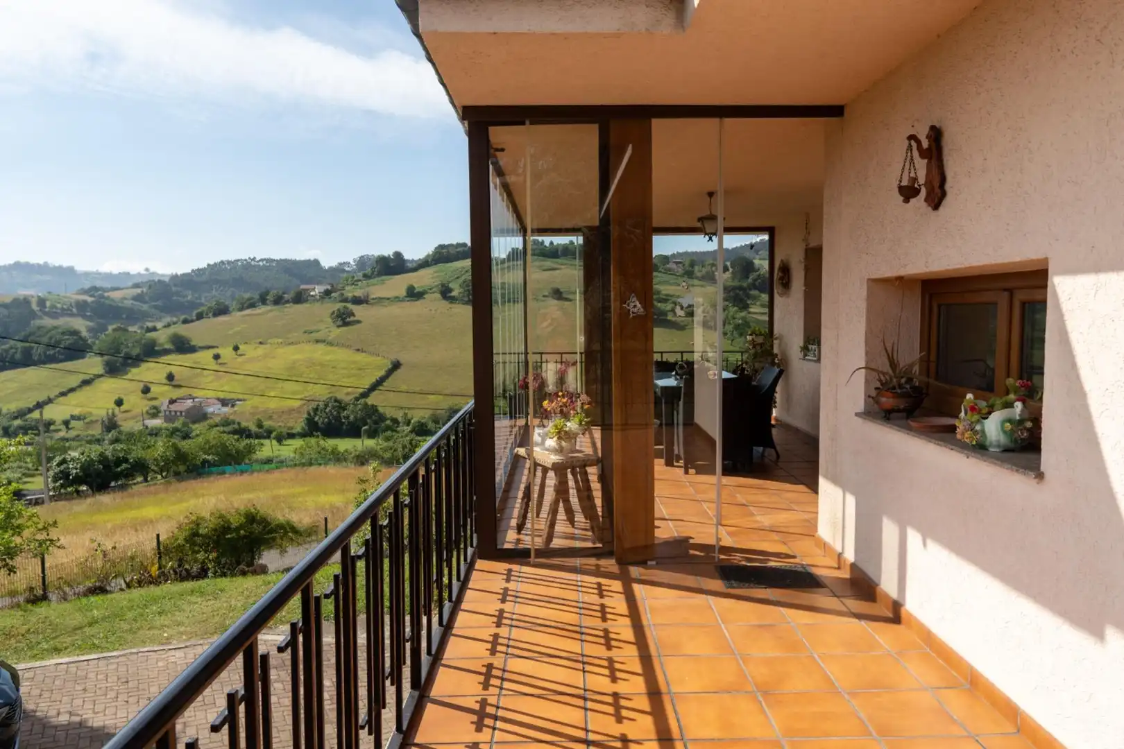 Terrassa de Casa o xalet en venda en Gijón  amb Calefacció, Jardí privat i Terrassa