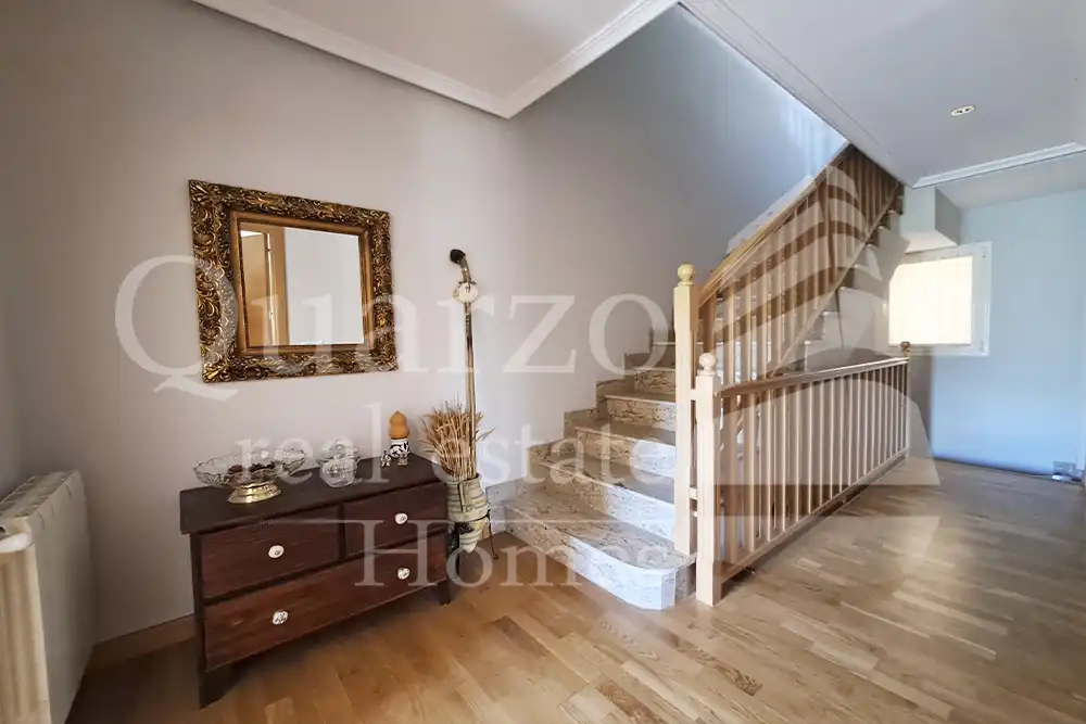 Casa adosada en venta en Plasencia con Calefacción, Terraza y Balcón