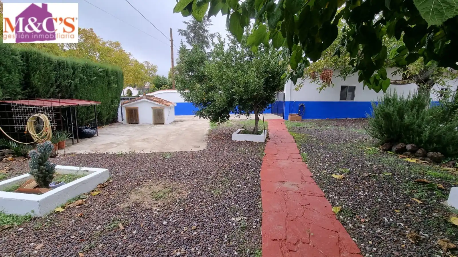 Vista exterior de Casa o xalet en venda en Puertollano amb Aire condicionat, Calefacció i Jardí privat