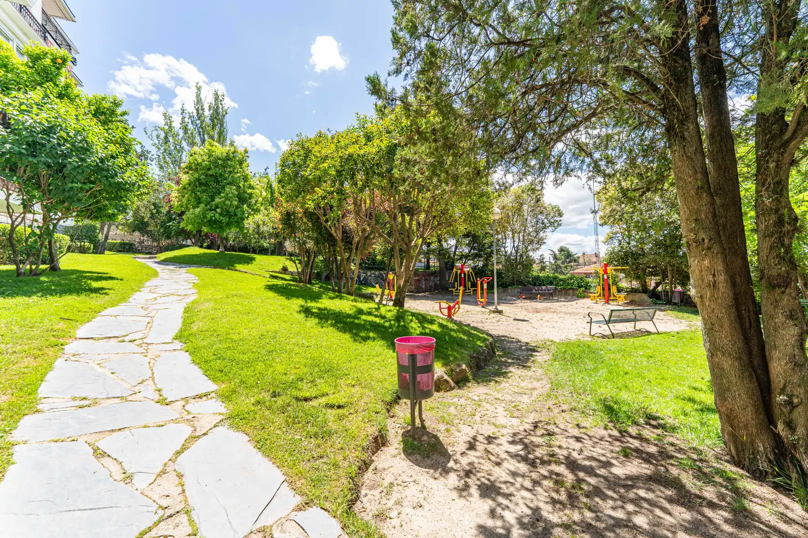 Vista exterior de Piso en venta en Collado Villalba con Calefacción, Amueblado y Piscina comunitaria