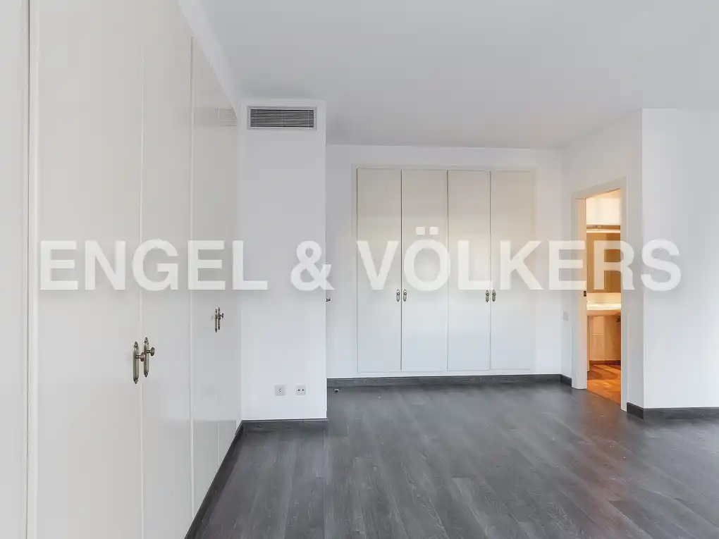 Wohnung zur Miete in Valencia mit Klimaanlage, Heizung und Balkon