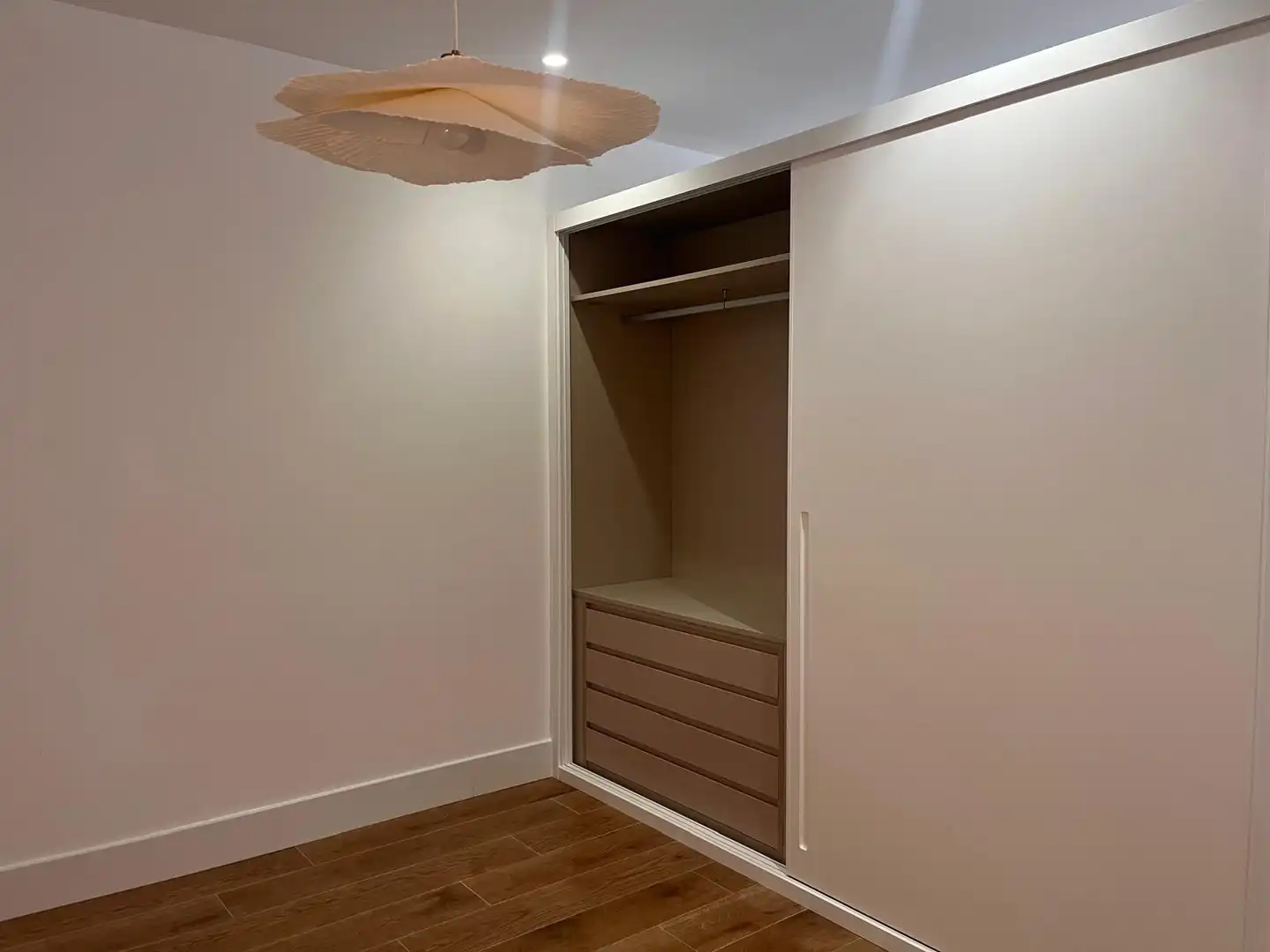 Dormitori de Planta baixa en venda en Madrid amb Calefacció