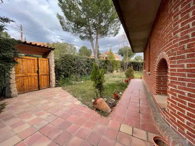 Jardí de Casa o xalet en venda en Valdemorillo amb Calefacció, Jardí privat i Terrassa