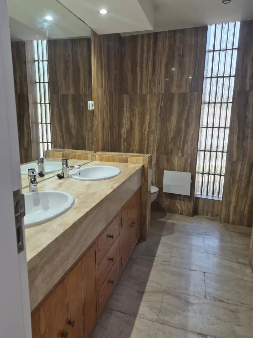 Bathroom of Flat for rent in Madrid  with Air Conditioner, Heating and Parquet flooring