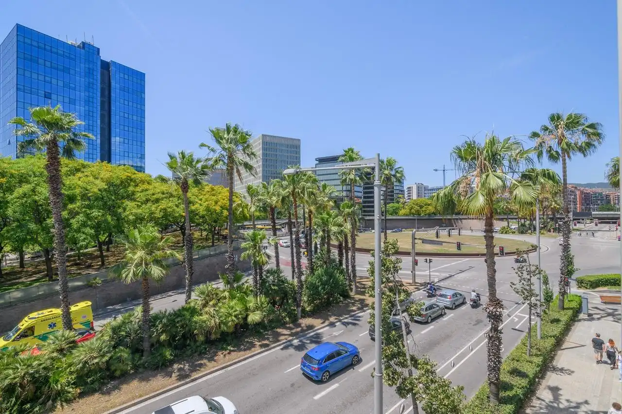 Außenansicht von Wohnung zum Verkauf in Barcelona mit Klimaanlage, Heizung und Privatgarten