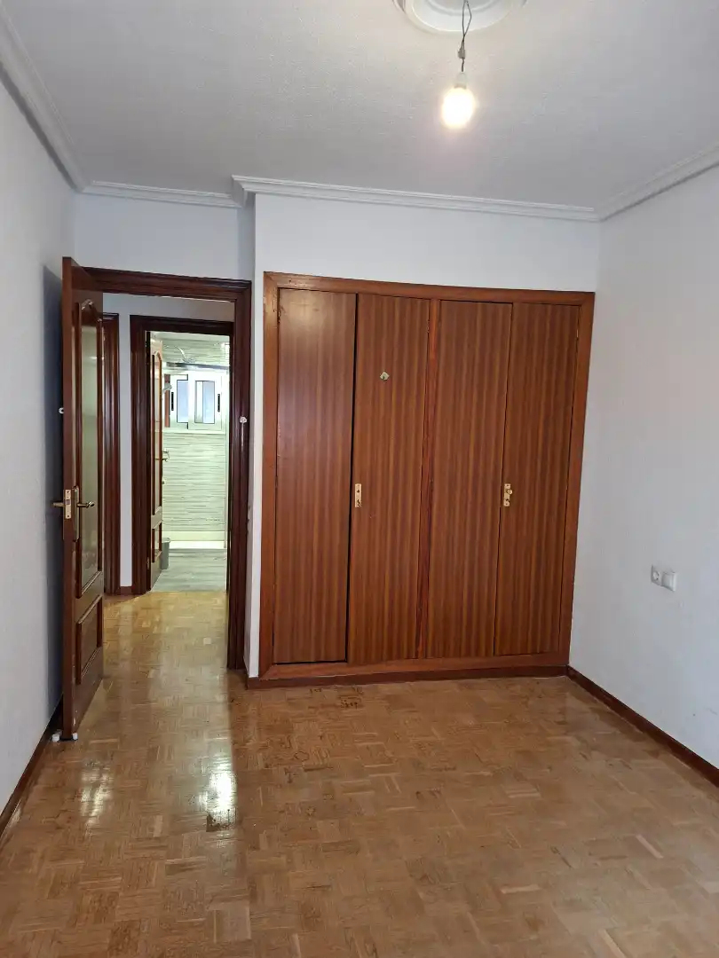 Habitación de Piso de alquiler en Avilés con Calefacción, Parquet y Horno