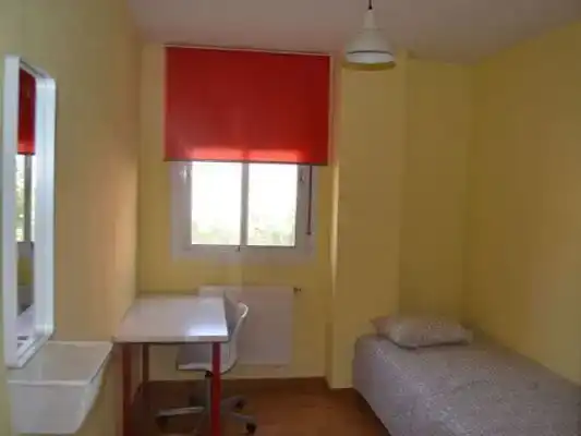 Dormitori de Pis de lloguer en Getafe amb Parquet i Moblat