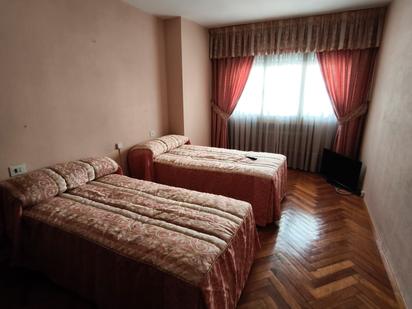 Bedroom of Flat for sale in Santiago de Compostela   with Heating, Parquet flooring and Furnished