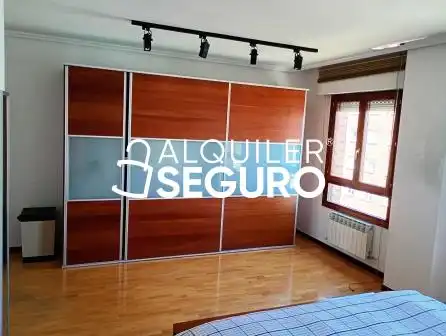 Habitación de Piso de alquiler en Vitoria - Gasteiz con Calefacción y Amueblado