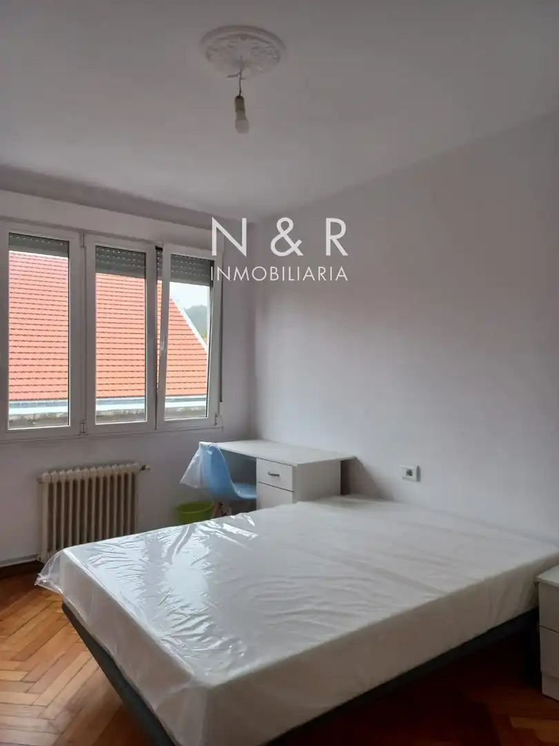 Habitación de Piso en venta en Santiago de Compostela  con Calefacción y Amueblado