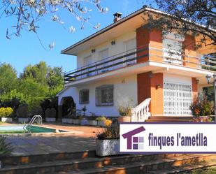 Exterior view of House or chalet to rent in Santa Eulàlia de Ronçana  with Terrace, Swimming Pool and Balcony