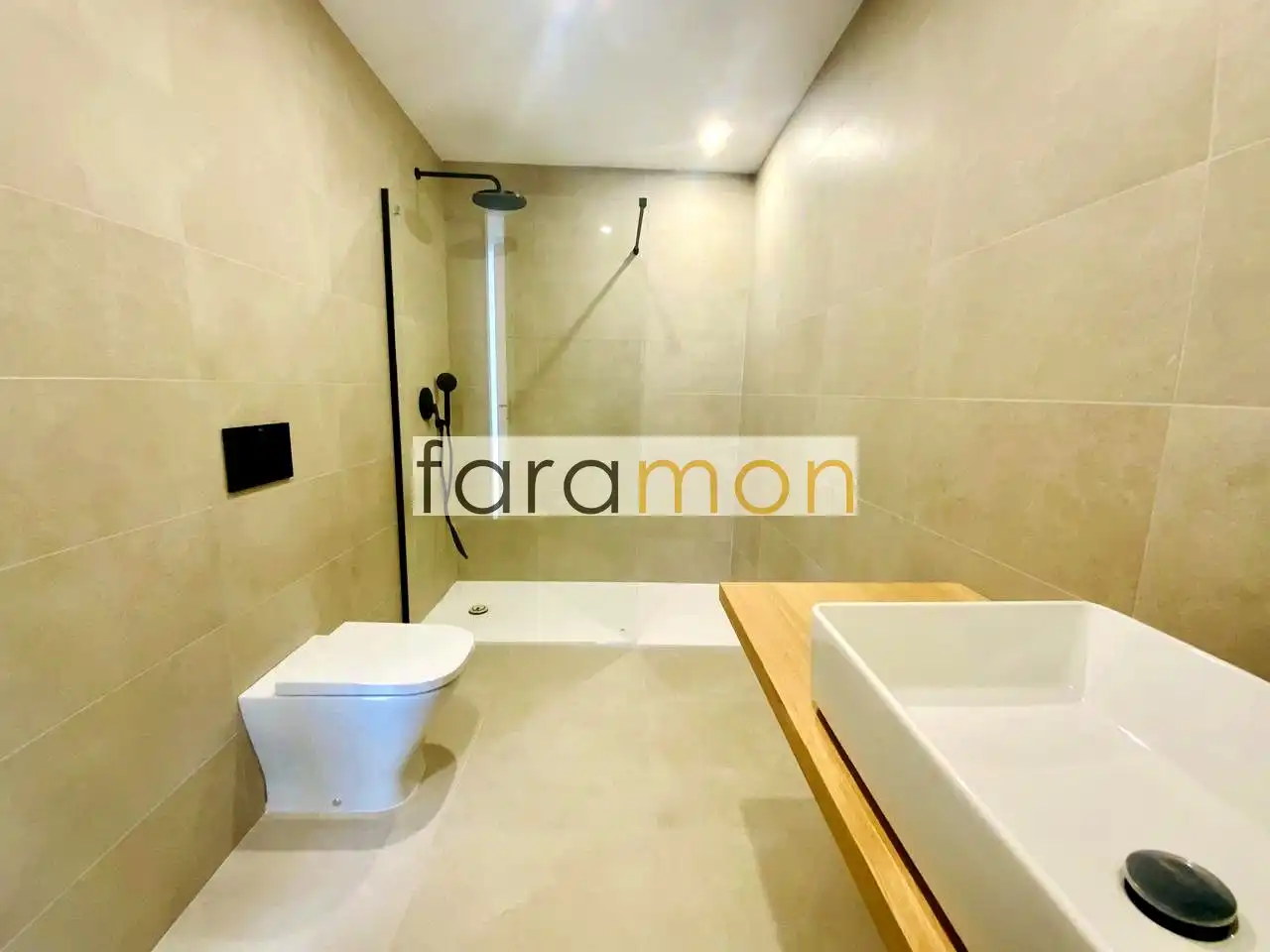 Baño de Casa adosada en venta en Nigrán con Calefacción, Jardín privado y Terraza